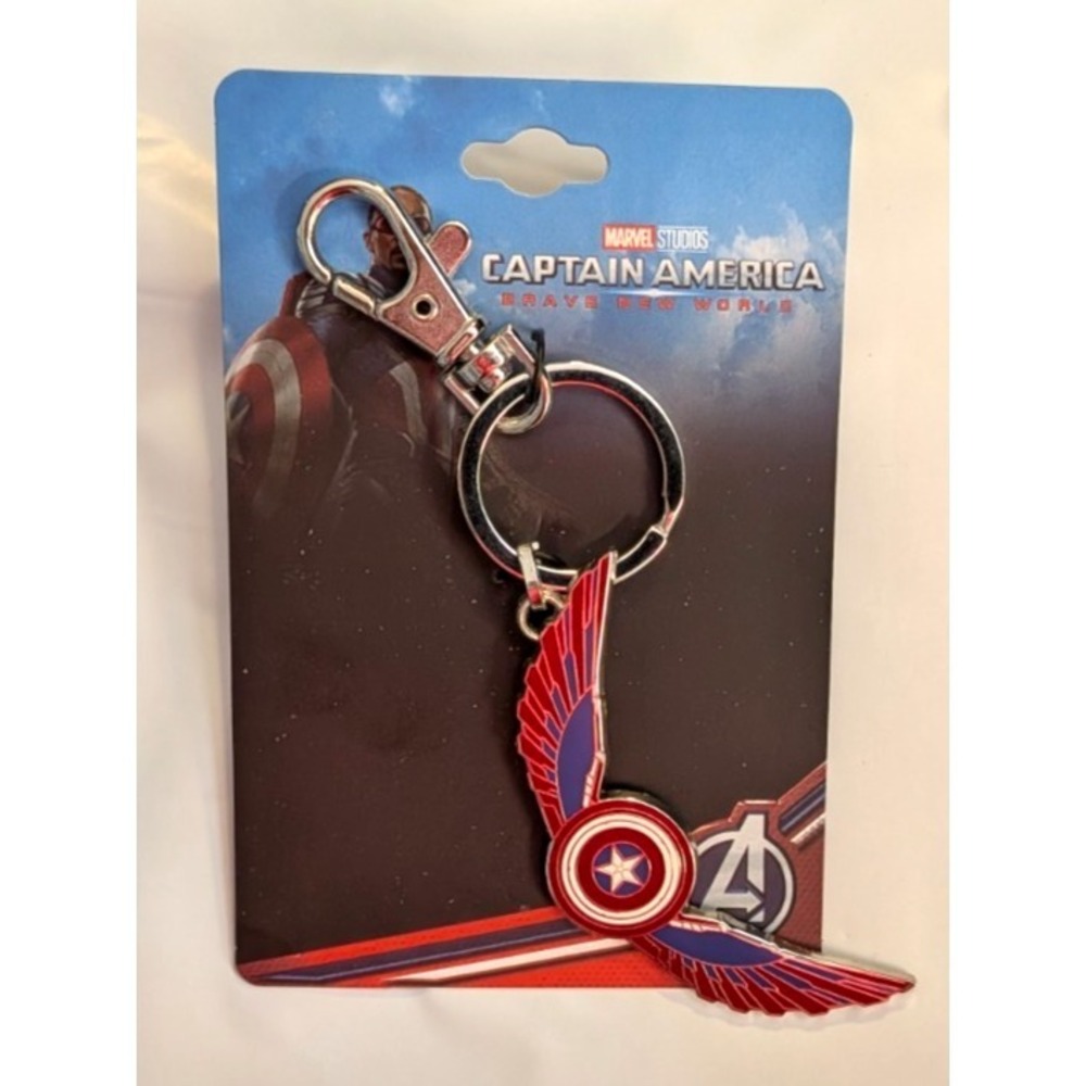 NWT Captain America Brave New World Keychain opening night cinemark exclusive